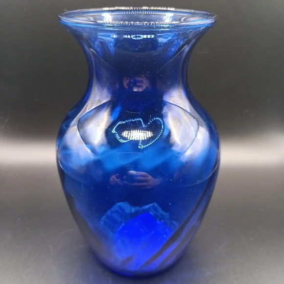 EUC Beautiful Cobalt Blue Glass Vase 5.5" Tall! - Picture 2 of 4